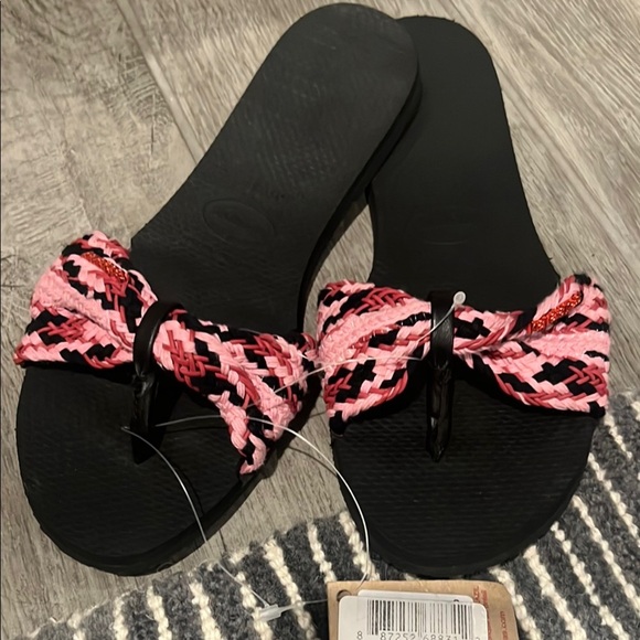 Havaianas Pink and Black Sandals with Minimalist Design size 11/12 - Picture 5 of 6